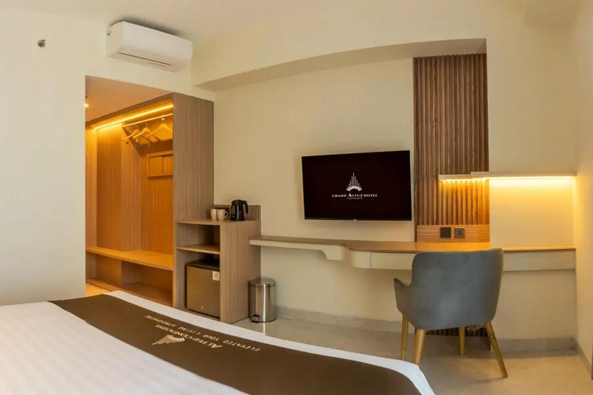 Redliving Apartemen Premium Exclusive Seturan Γιογκιακάρτα Εξωτερικό φωτογραφία